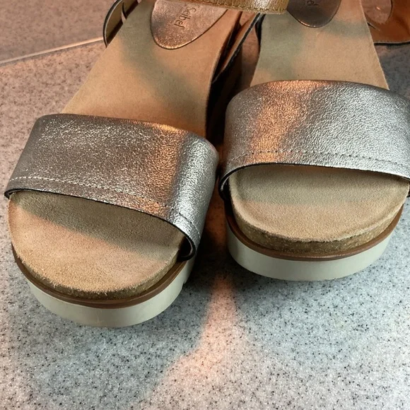 Josef Seibel size 40 platform sandals. Cork bed silver leather box 9‎